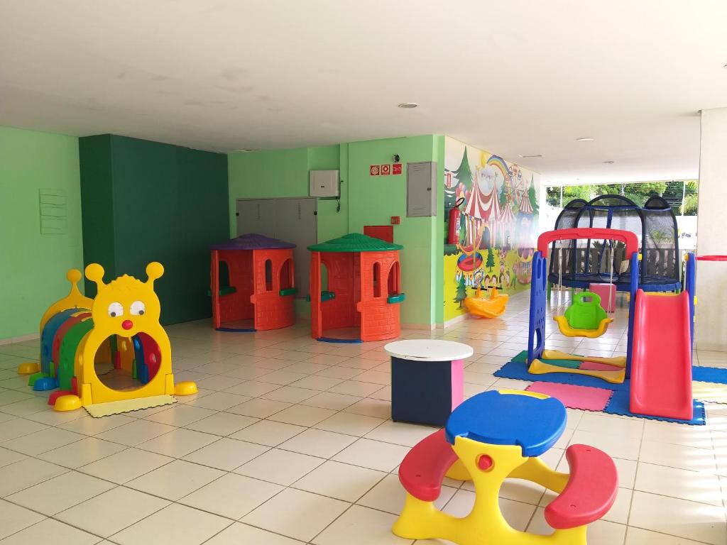 Apt alto padrão todo mobiliado e decorado em cond. Fechado