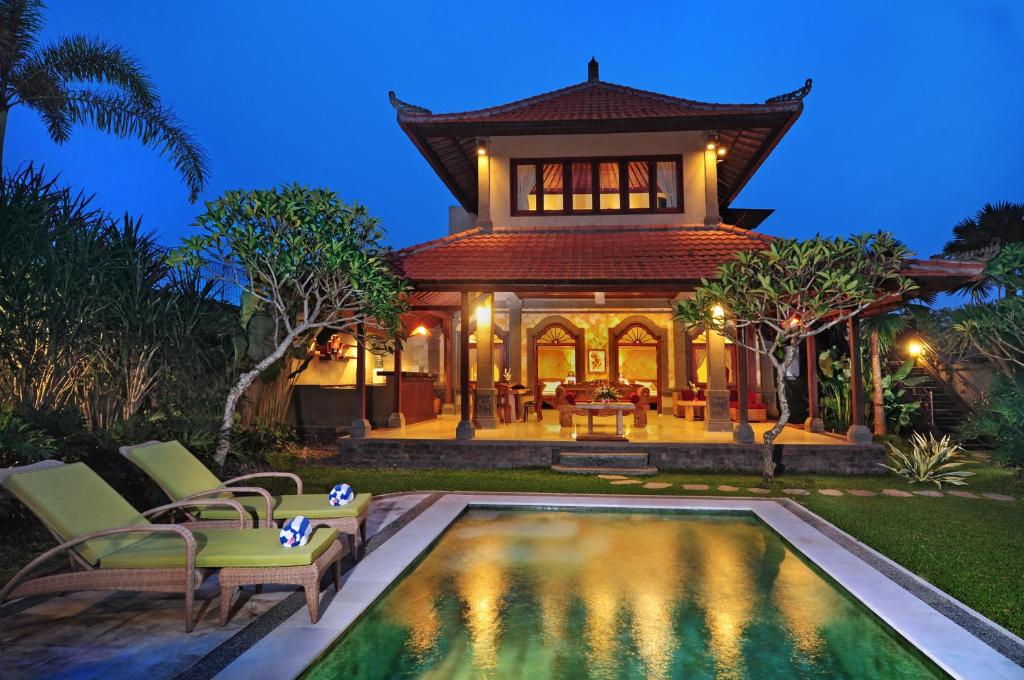 The swimming pool at or close to Bali Aroma Exclusive Villas