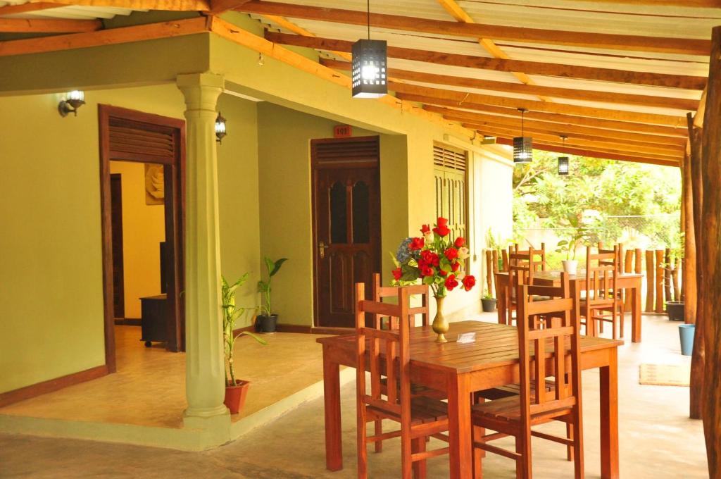 Restaurace v ubytování Thal Sewana Home Stay