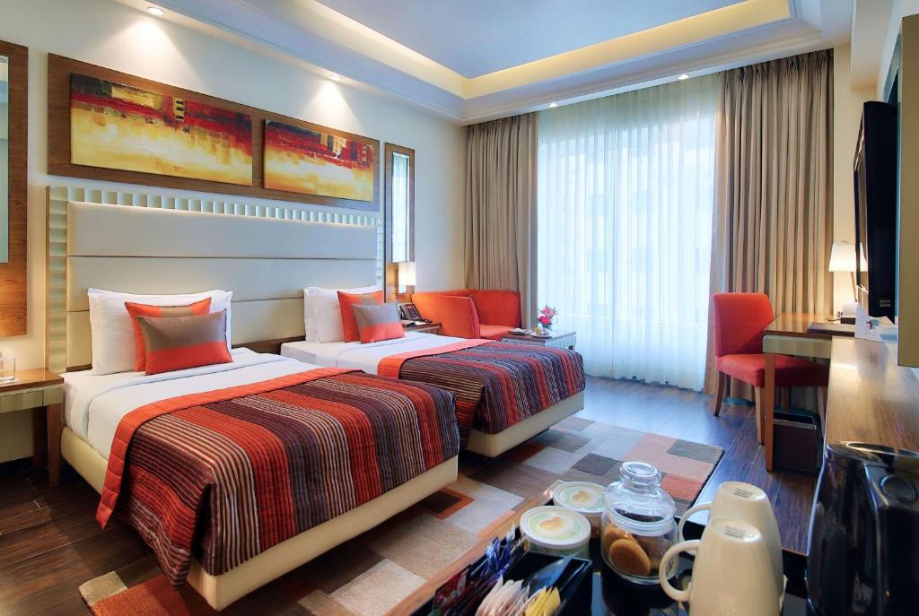 Postel nebo postele na pokoji v ubytování Ramada Gurgaon Central