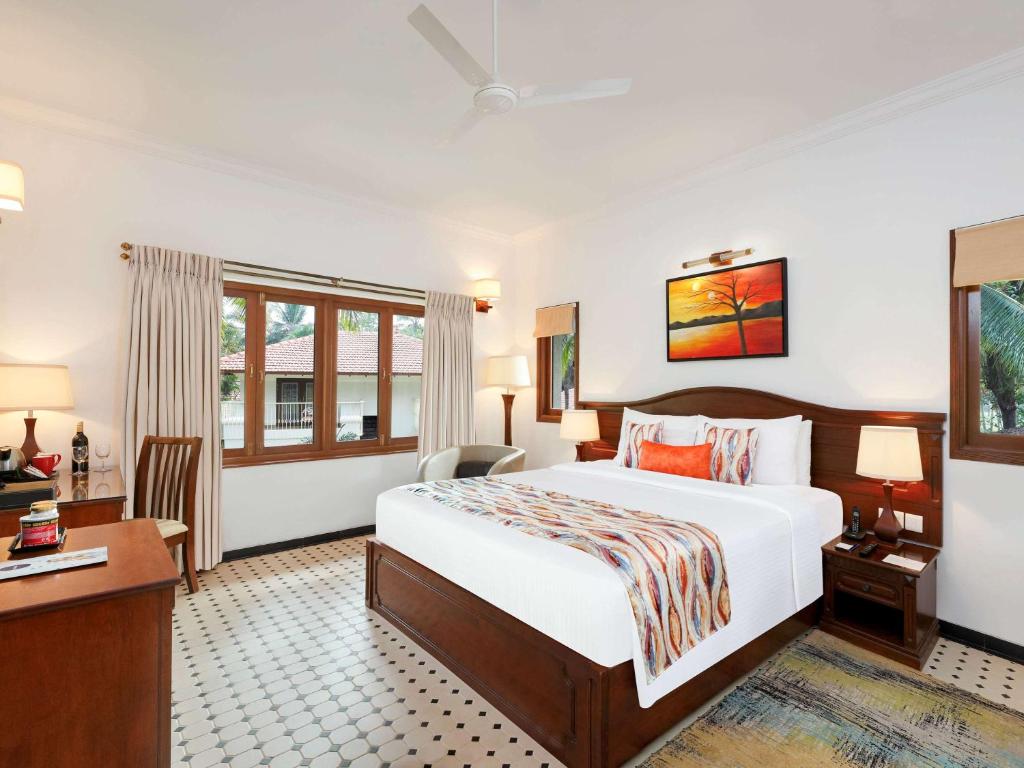 Postel nebo postele na pokoji v ubytování Novotel Goa Dona Sylvia Resort