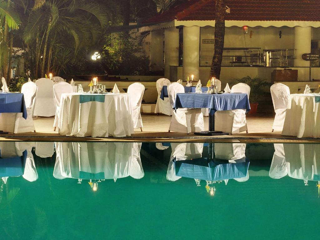 Bazén v ubytování Novotel Goa Dona Sylvia Resort nebo v jeho okolí