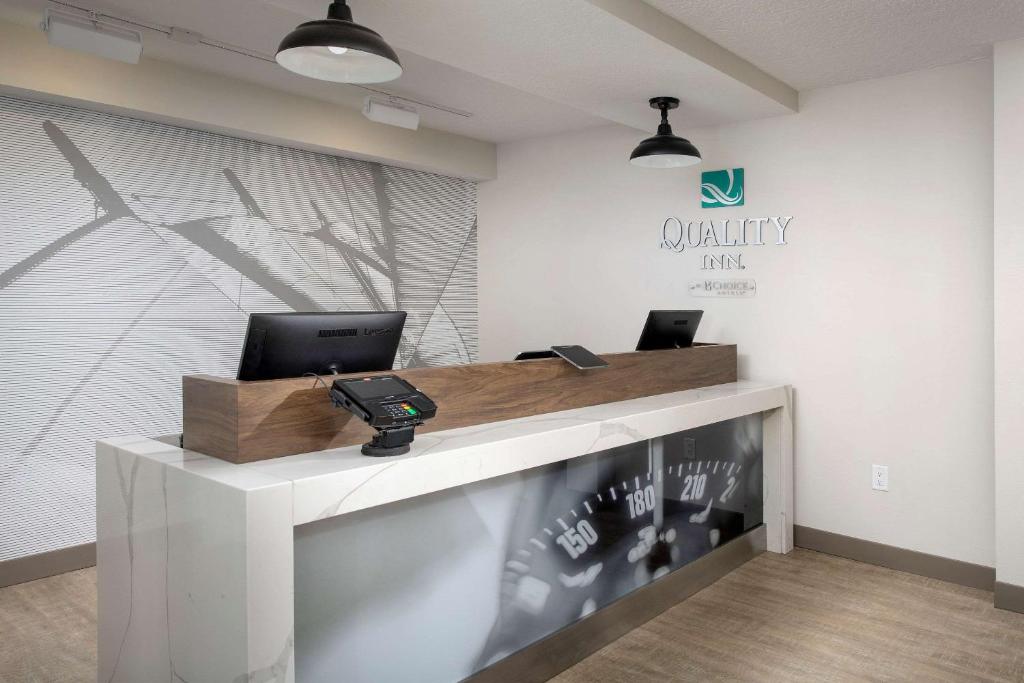 an office with a reception desk with a phone on it at Quality Inn Atlantic Beach-Mayo Clinic Jax Area in Atlantic Beach