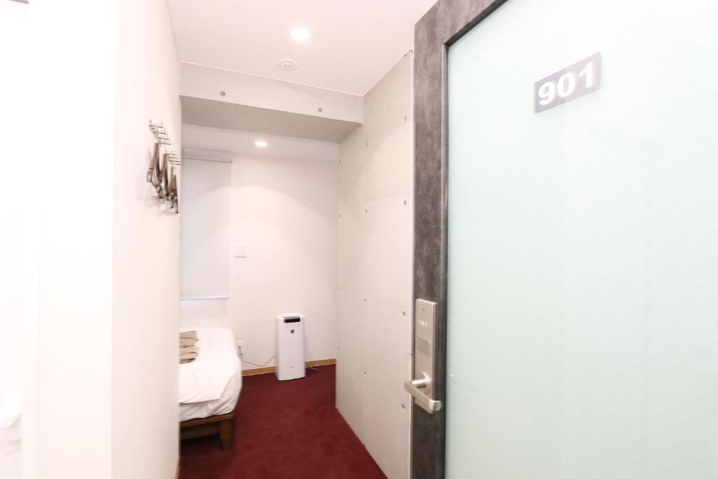 Koupelna v ubytování Business Capsule Hotel Lightning Hotel Asakusa