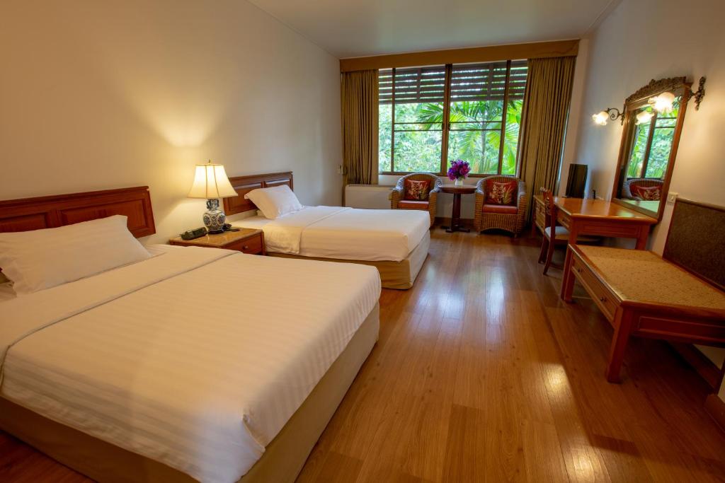 Postel nebo postele na pokoji v ubytování Sailom Hotel Hua Hin - SHA Extra Plus