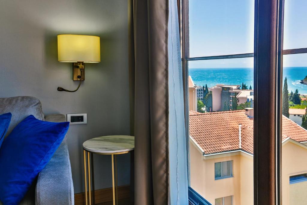 Nespecifikovaný výhled na moře nebo výhled na moře při pohledu z hotelu