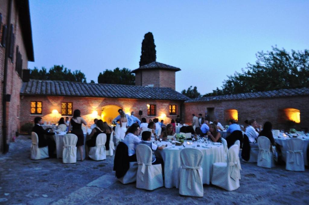 Restauracja lub miejsce do jedzenia w obiekcie Castello di Leonina Relais - Adults Only