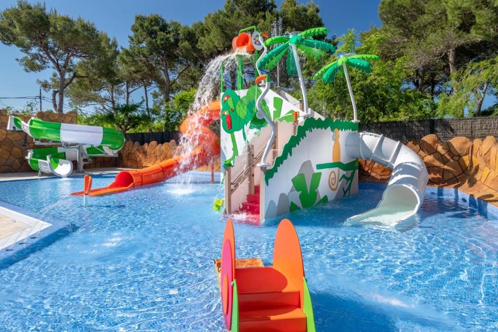 Bazén v ubytování Camping Solmar nebo v jeho okolí