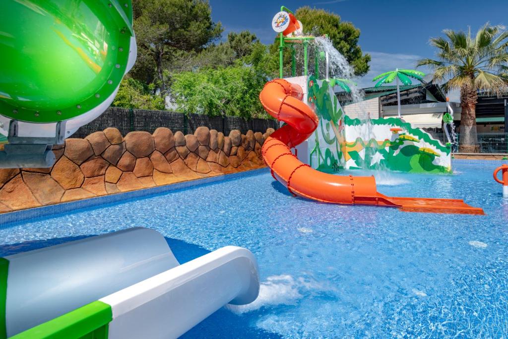 Bazén v ubytování Camping Solmar nebo v jeho okolí