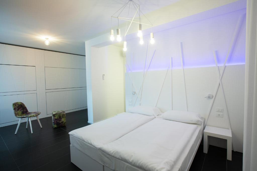 Postel nebo postele na pokoji v ubytování Sunrise Rooms