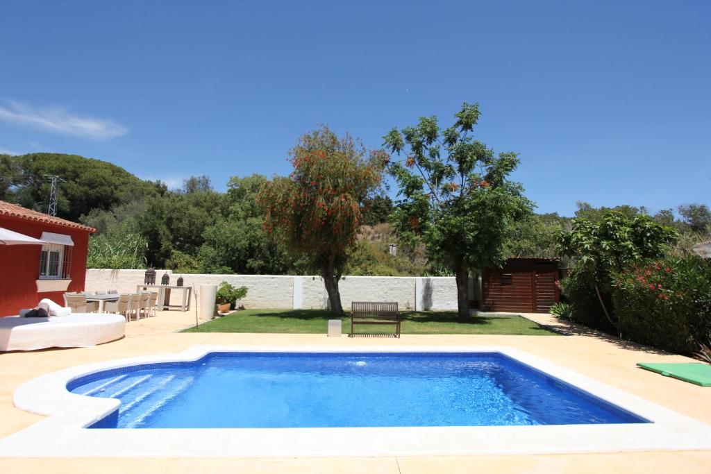Bazén v ubytování villa in puerto banus nebo v jeho okolí