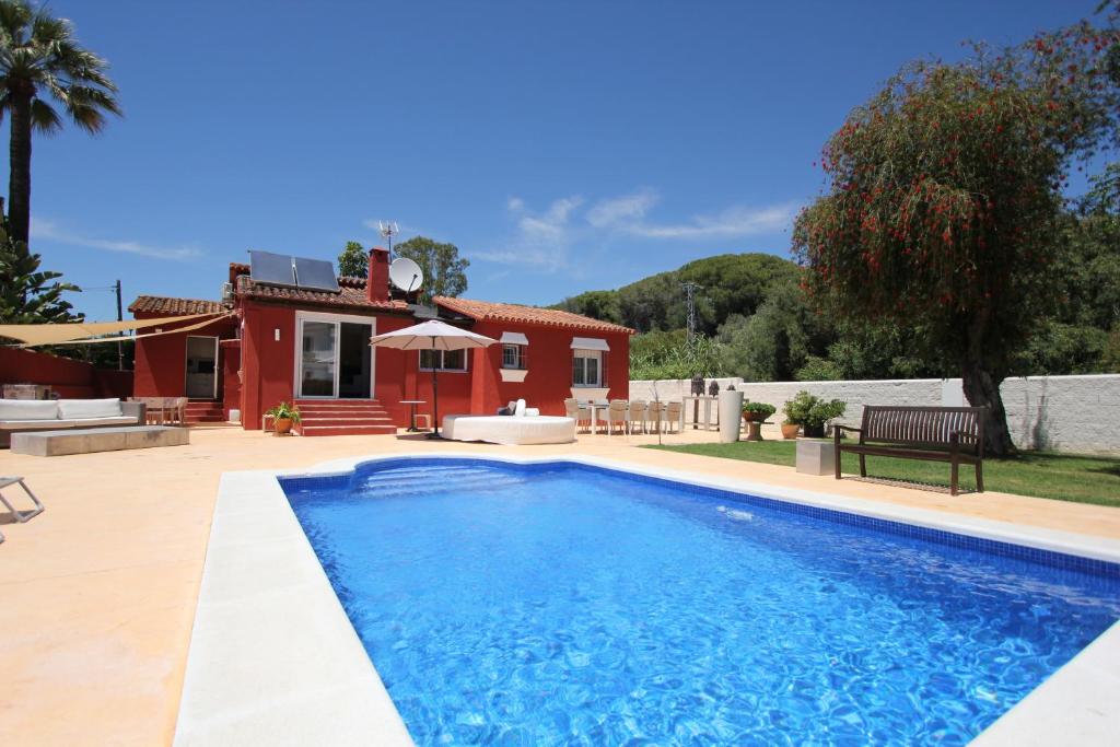 Bazén v ubytování villa in puerto banus nebo v jeho okolí