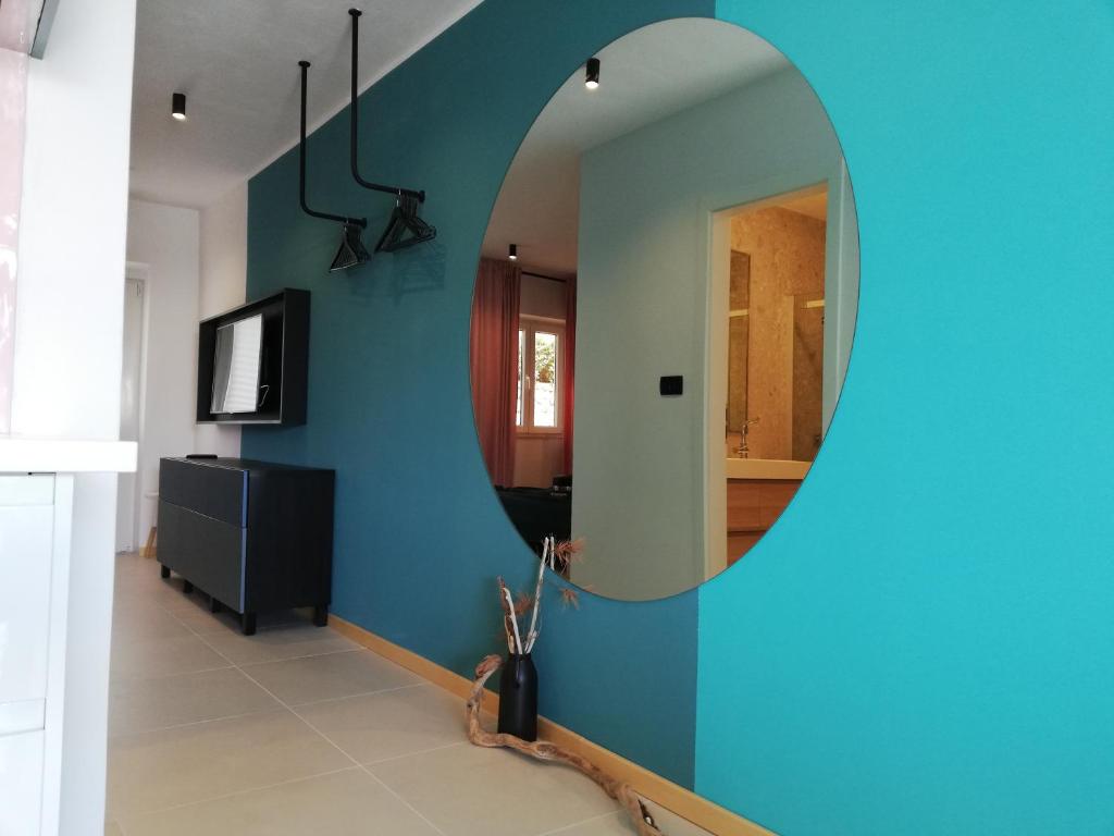 Telewizja i/lub zestaw kina domowego w obiekcie Apartments Pržina