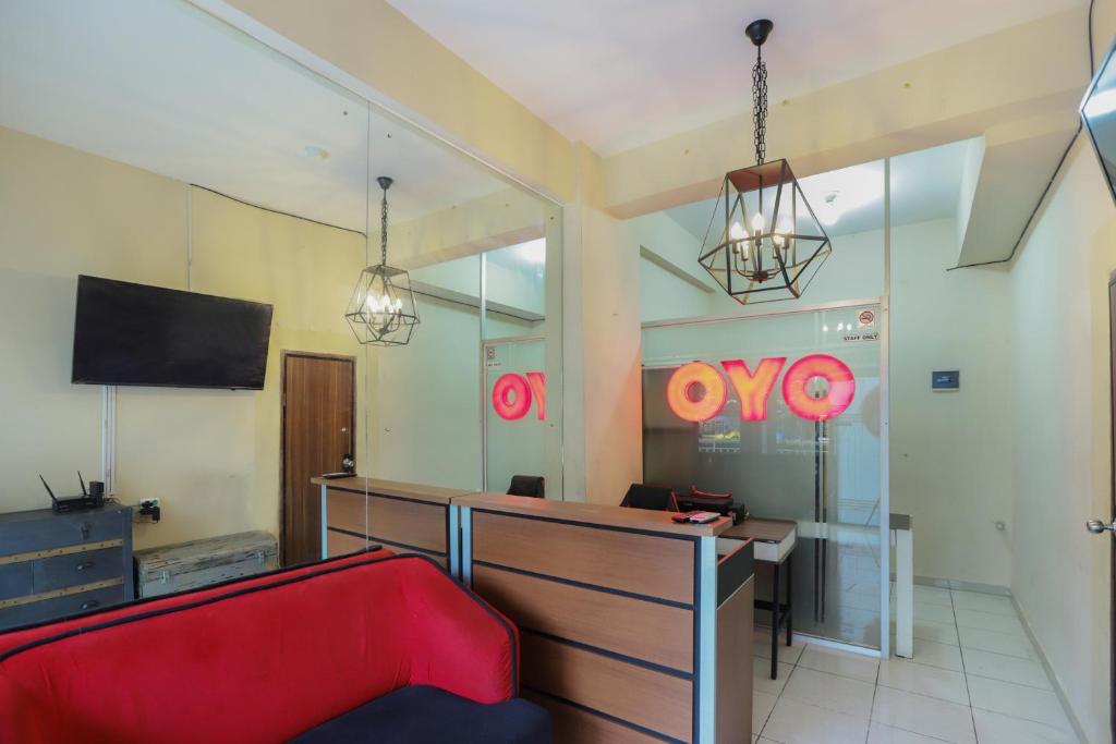 OYO 909 Lauv Room Grand Centerpoint