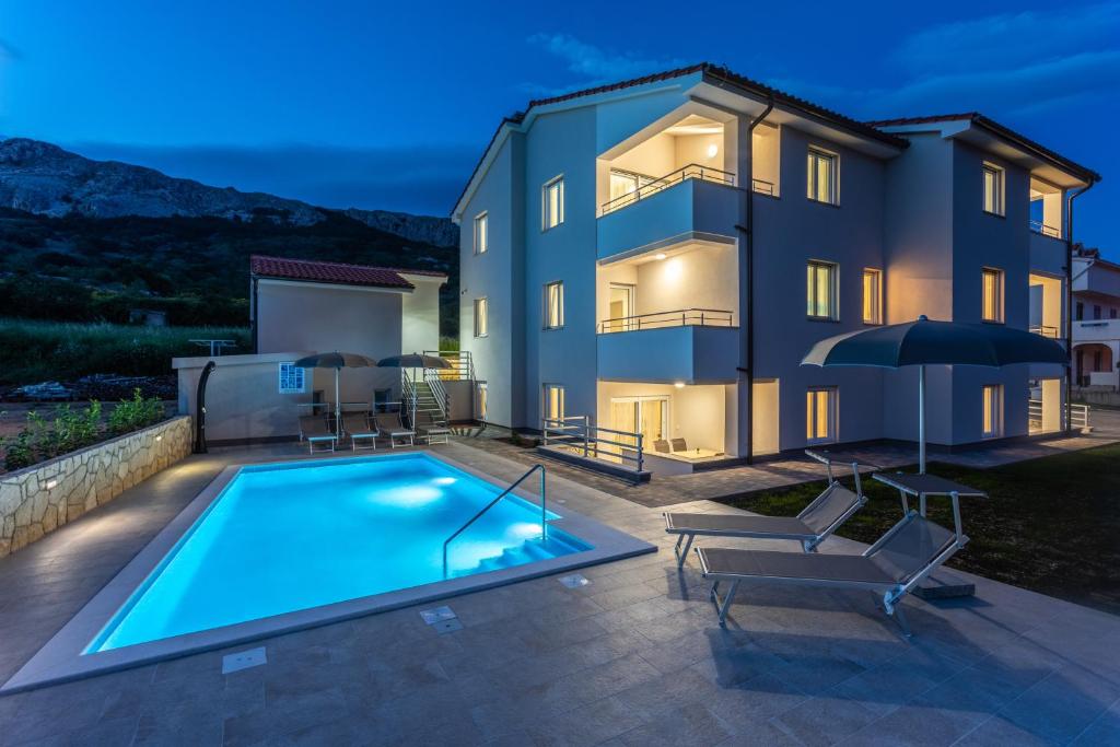 Bazén v ubytovaní Apartments Mateo 2 alebo v jeho blízkosti