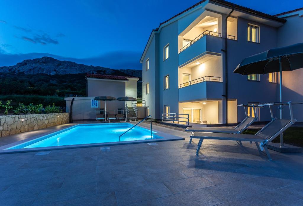 Bazén v ubytovaní Apartments Mateo 2 alebo v jeho blízkosti
