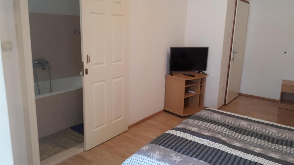 Postel nebo postele na pokoji v ubytování Apartmani Riba