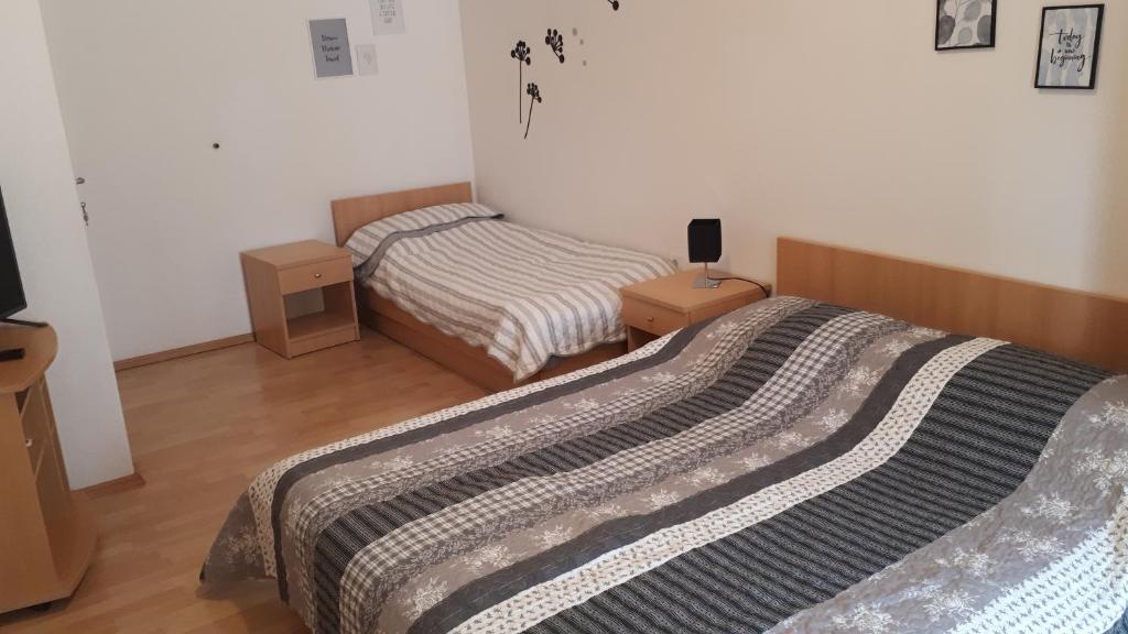 Postel nebo postele na pokoji v ubytování Apartmani Riba