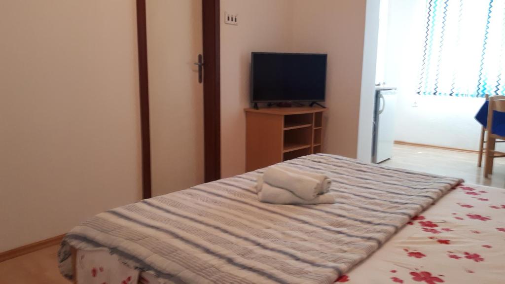 Postel nebo postele na pokoji v ubytování Apartmani Riba