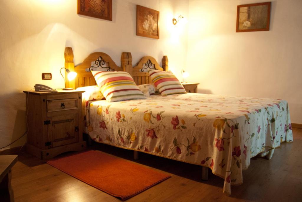Łóżko lub łóżka w pokoju w obiekcie Hotel Rural Bentor