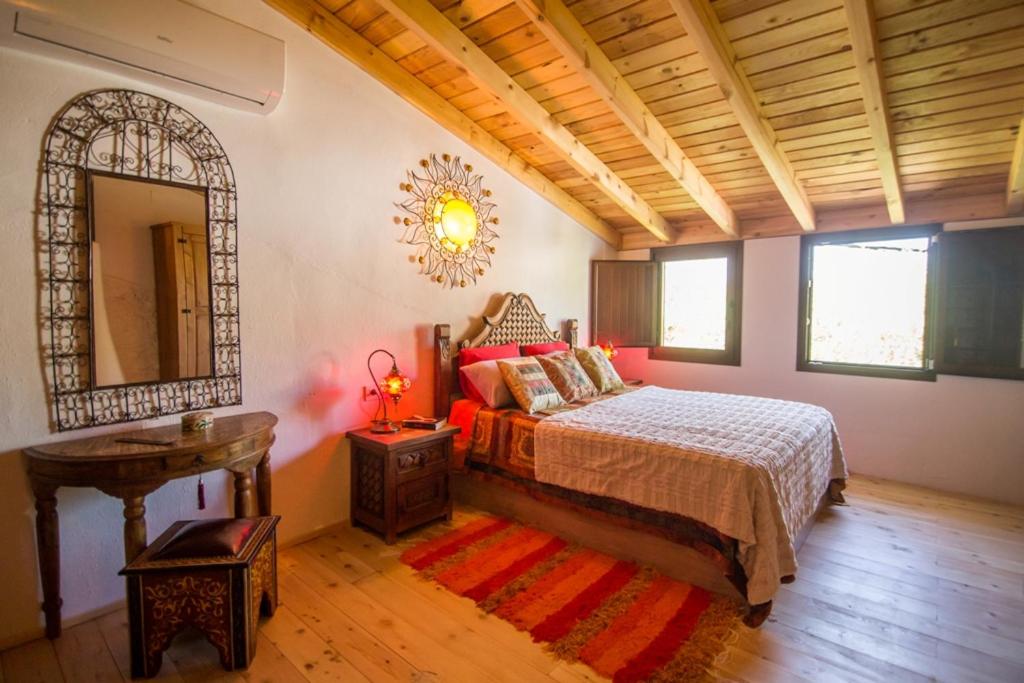 Posteľ alebo postele v izbe v ubytovaní Casa con encanto en Alájar