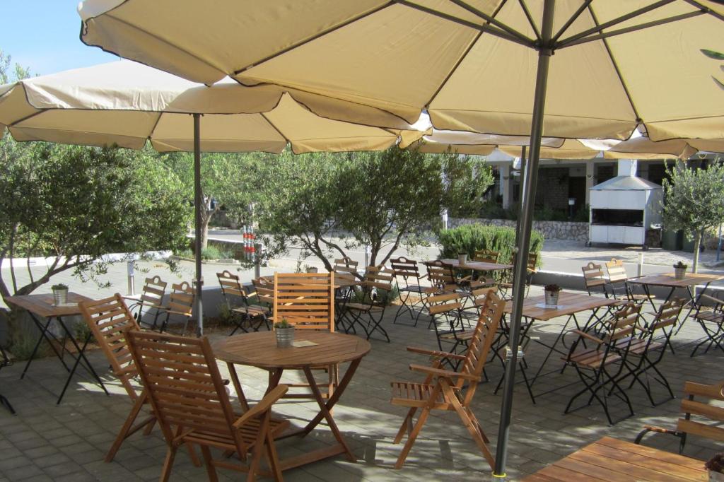 Viktoria Lodge Bed and Breakfast - 14