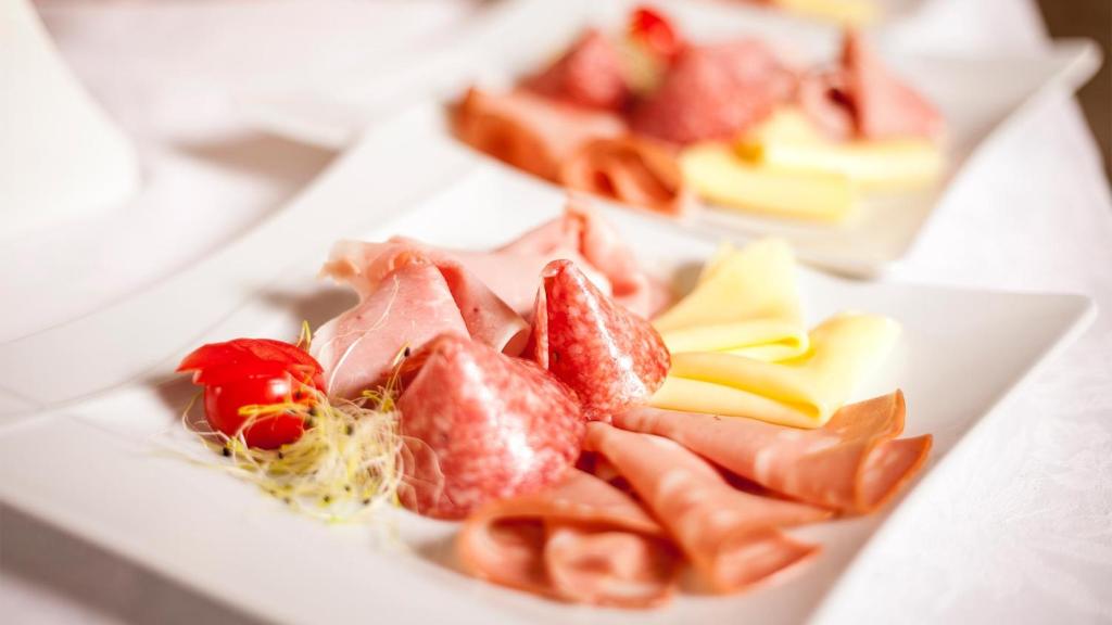 Comida en o cerca de este hotel