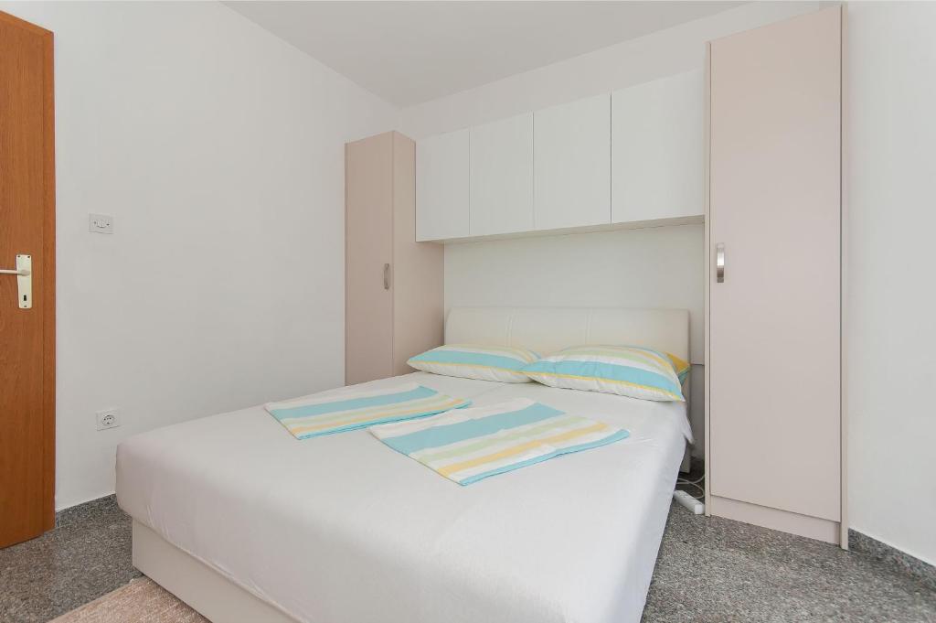 Postel nebo postele na pokoji v ubytování Apartmani Vesna