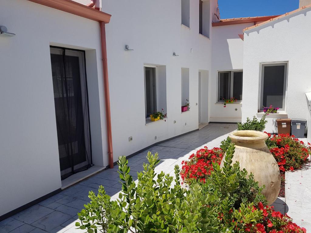 B. SINIS a Càbras - Accogliente B&B con giardino comune