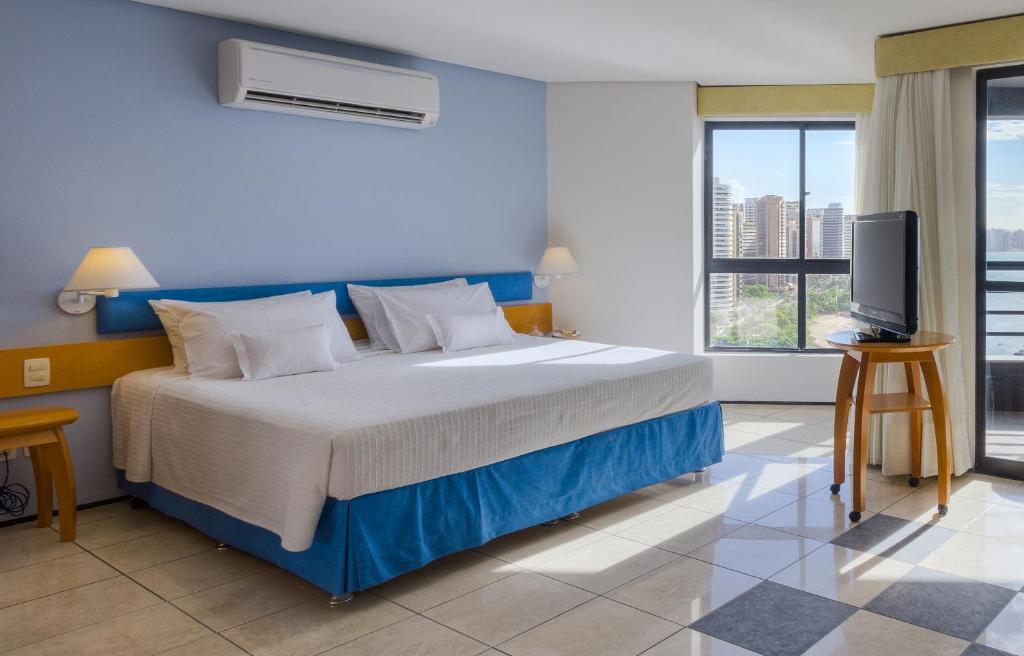  Iate Plaza Hotel