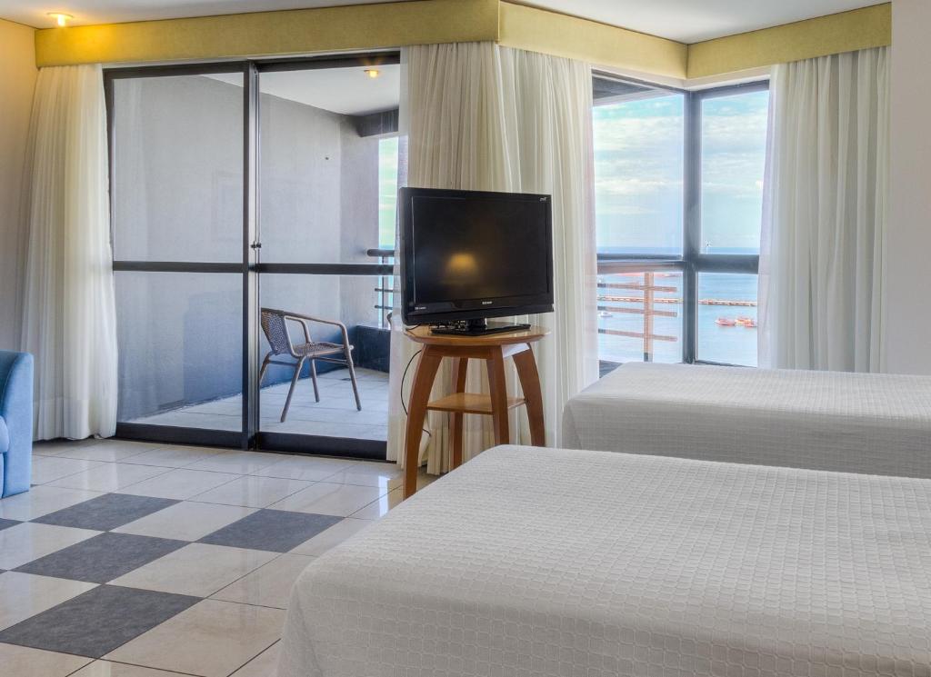  Iate Plaza Hotel