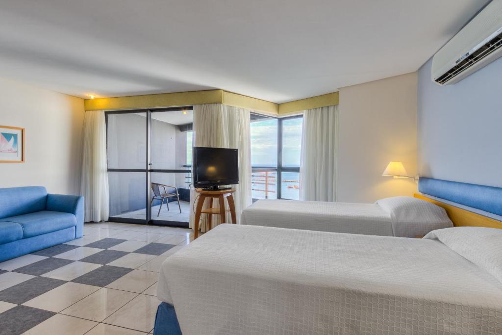  Iate Plaza Hotel