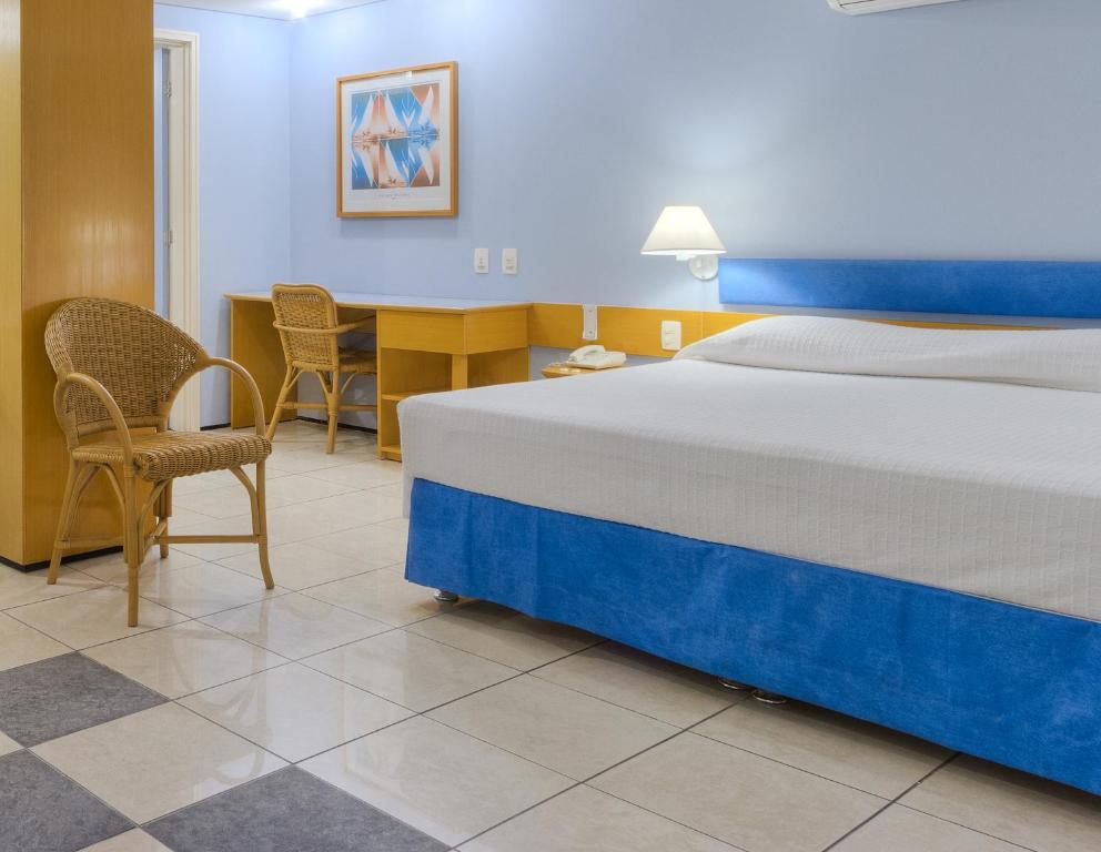  Iate Plaza Hotel