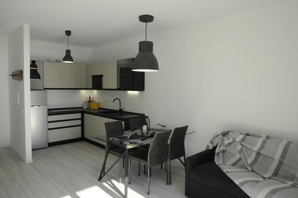 Kuchnia lub aneks kuchenny w obiekcie Casa Guarnati Lake View Apartments