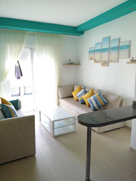 Posezení v ubytování Kariat Cabo - Appartement Charmant, Climatisé avec Vue Piscine