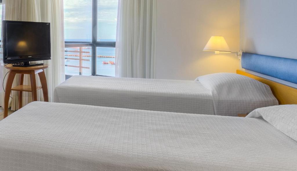 Iate Plaza Hotel