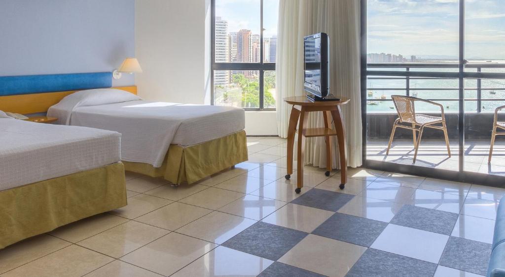  Iate Plaza Hotel