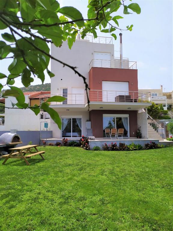 Beautiful house near airport, with a sea view