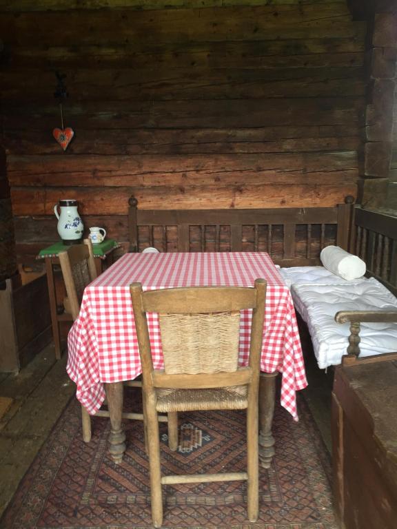 Fotografie z fotogalerie ubytování Cozy Log Cabin near Faaker See v destinaci Ledenitzen