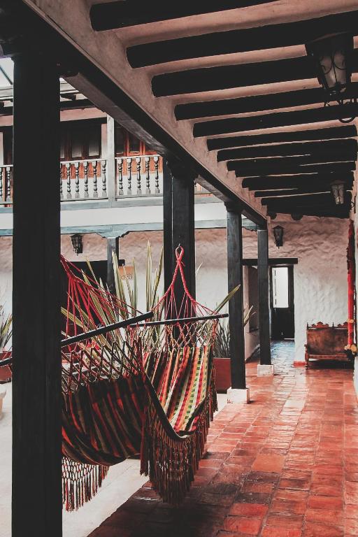 a hammock hanging from a building in a patio at Casona Quesada in Suesca