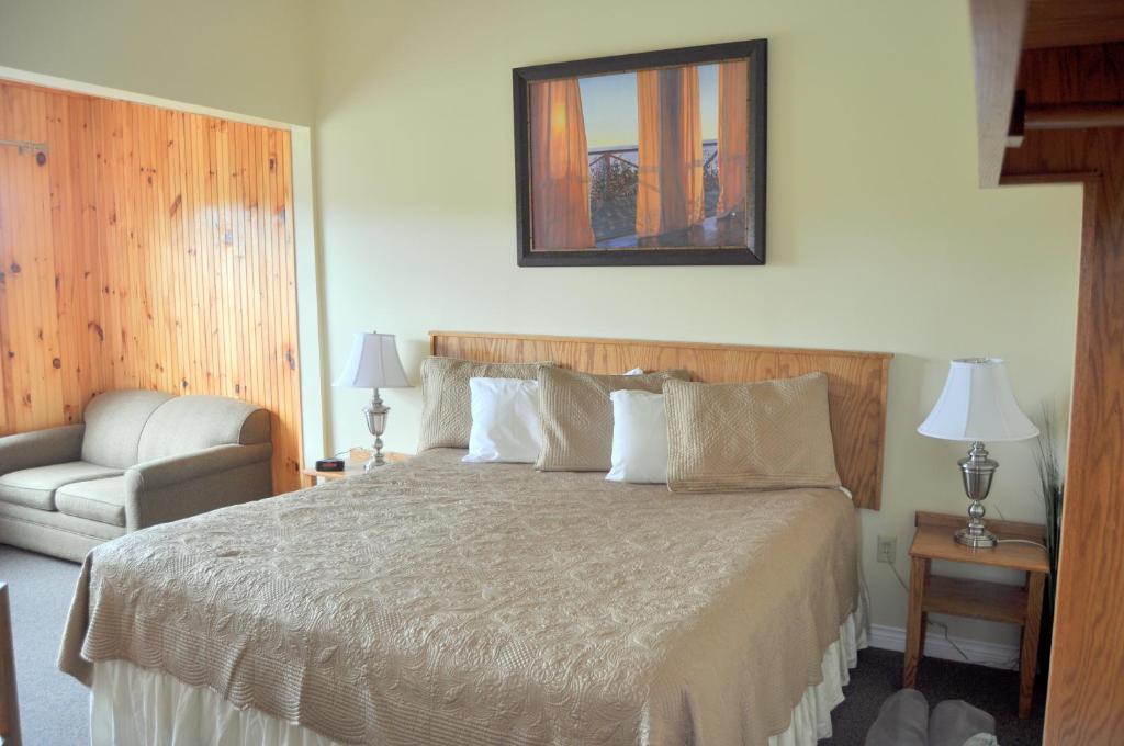 Postel nebo postele na pokoji v ubytování Bay Vista Motel