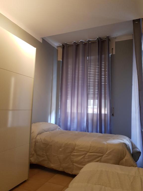 Posteľ alebo postele v izbe v ubytovaní Trilocale Piazza Colombo