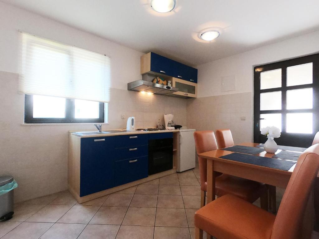 Kuchyňa alebo kuchynka v ubytovaní Apartments La Perla