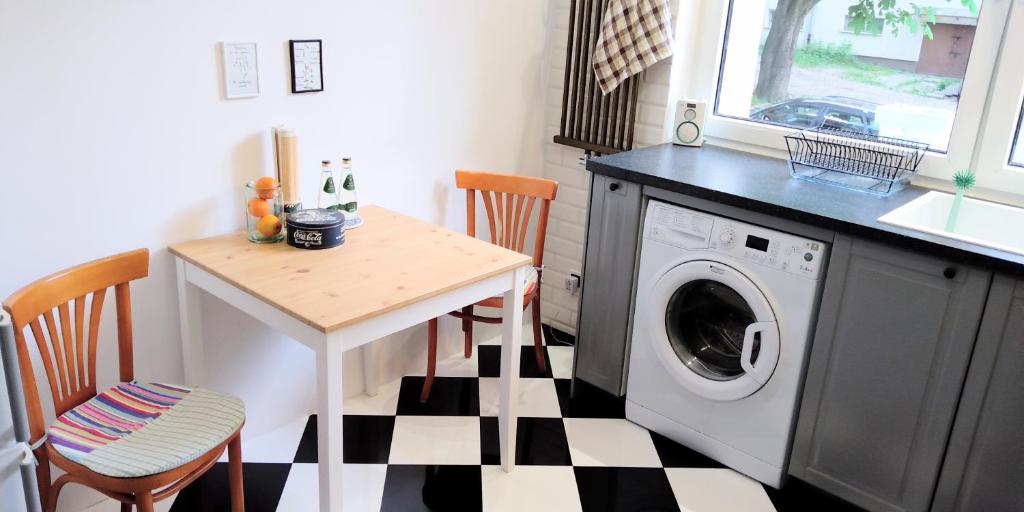 Kuchyň nebo kuchyňský kout v ubytování Apartament Wesoła