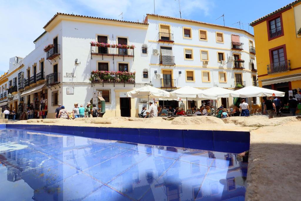 The swimming pool at or close to El balcón de la Mezquita