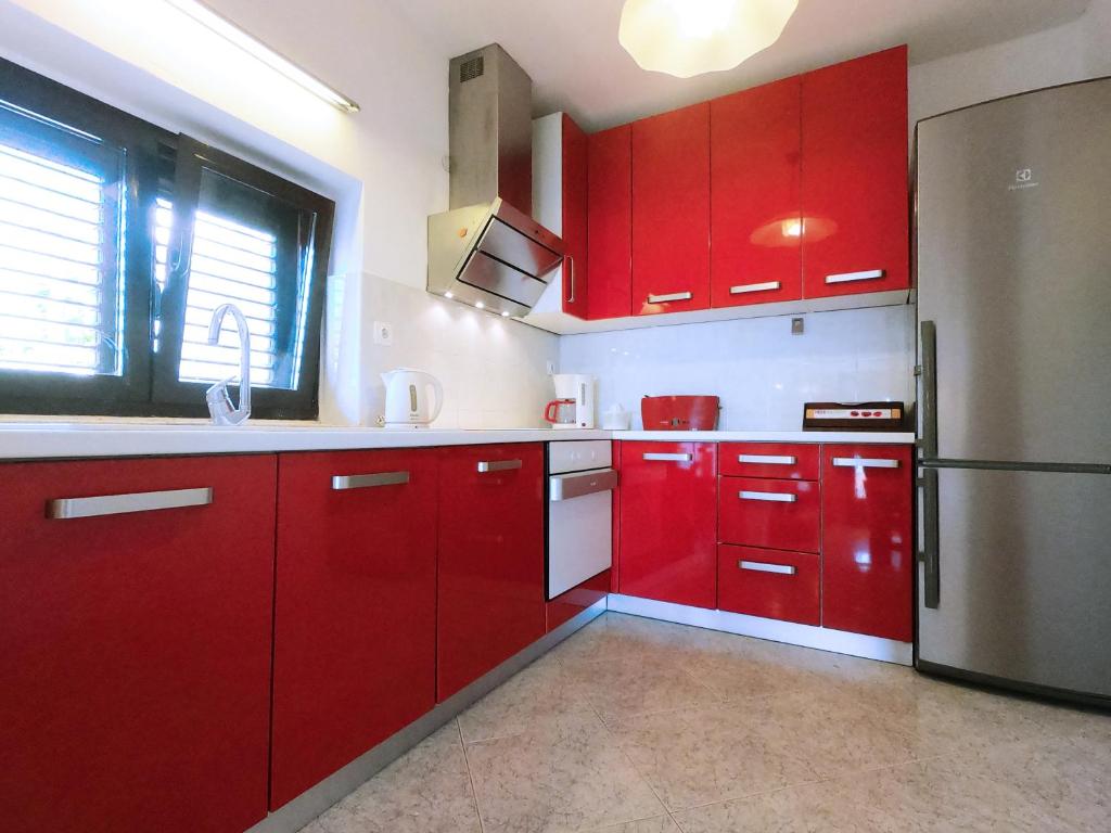 Kuchyňa alebo kuchynka v ubytovaní Apartments La Perla