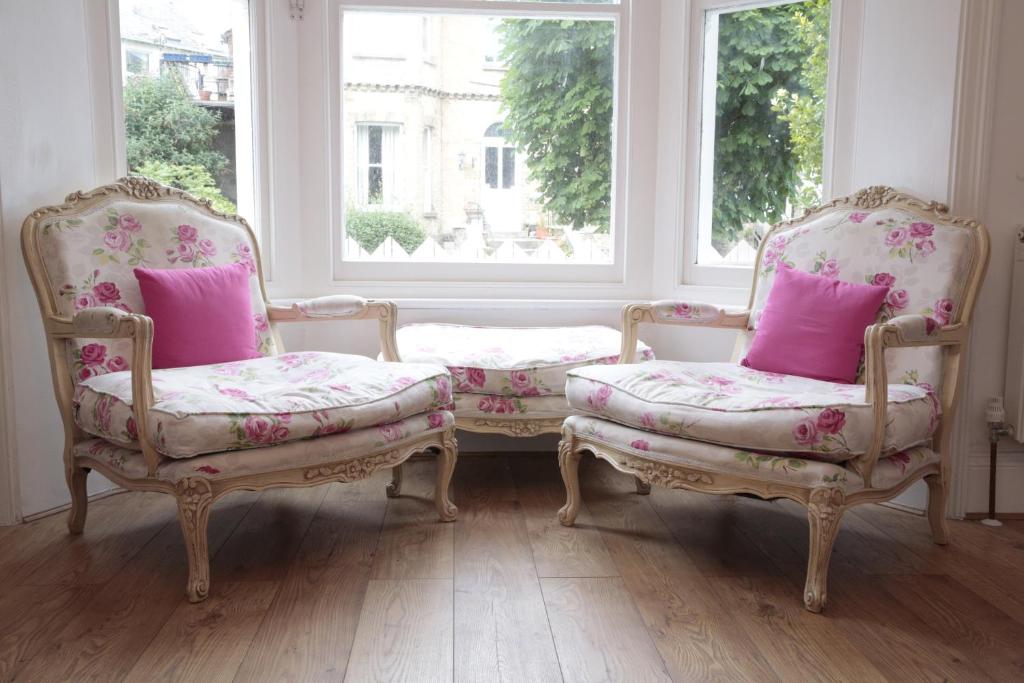 The Pink Door Seaside Holiday Home - Huis Met Vier Slaapkamers