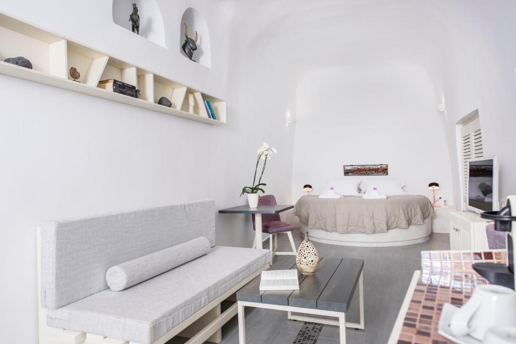 Postel nebo postele na pokoji v ubytování Ambition Suites