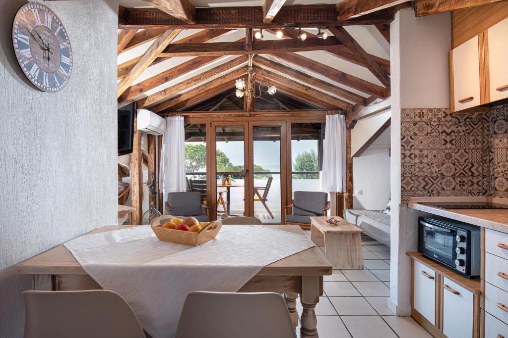 Kuchyň nebo kuchyňský kout v ubytování Akti House Psarogiannis Apartments & Studios