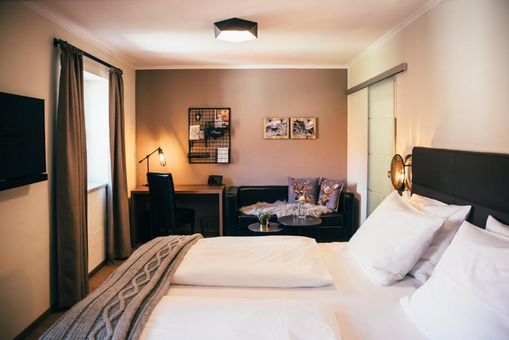 Postel nebo postele na pokoji v ubytování Boutique-Hotel Bayerischer Hof